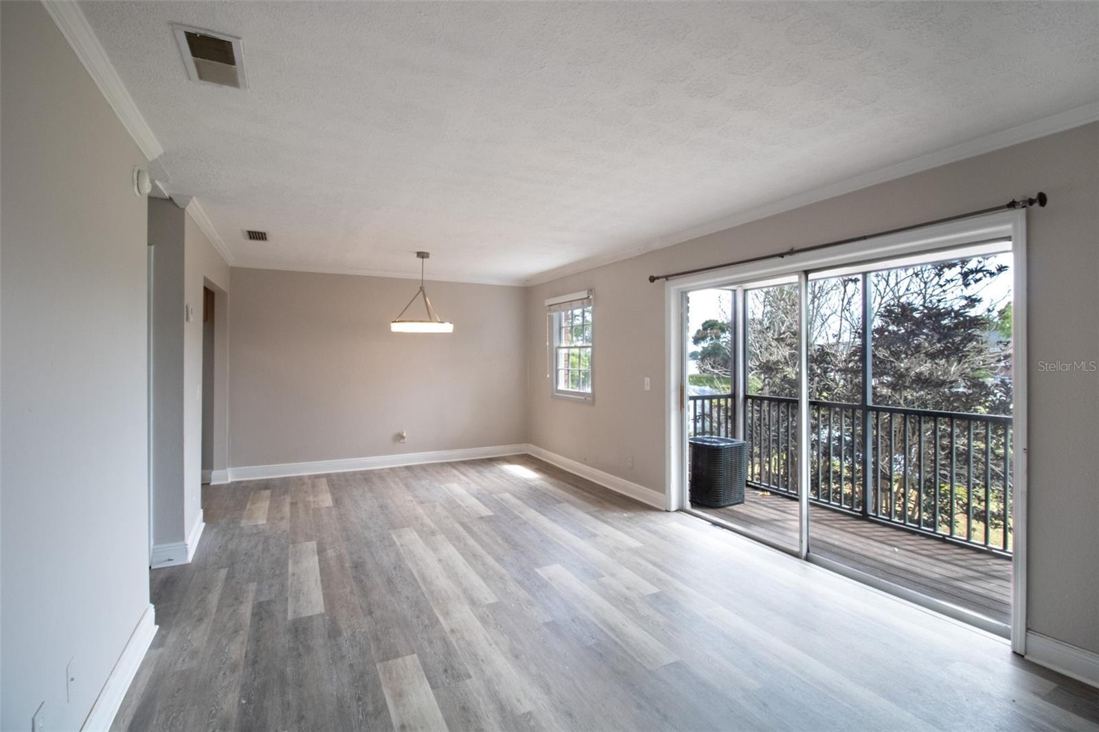 WHISPERING OAKS - Residential Lease