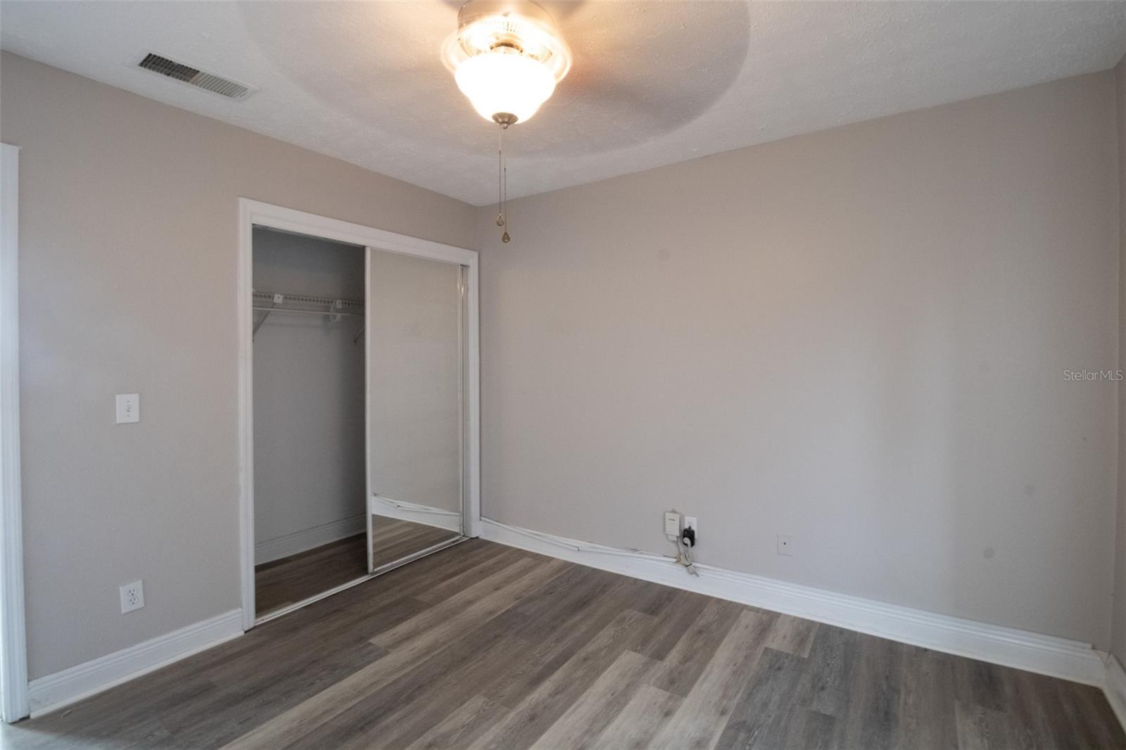 WHISPERING OAKS - Residential Lease