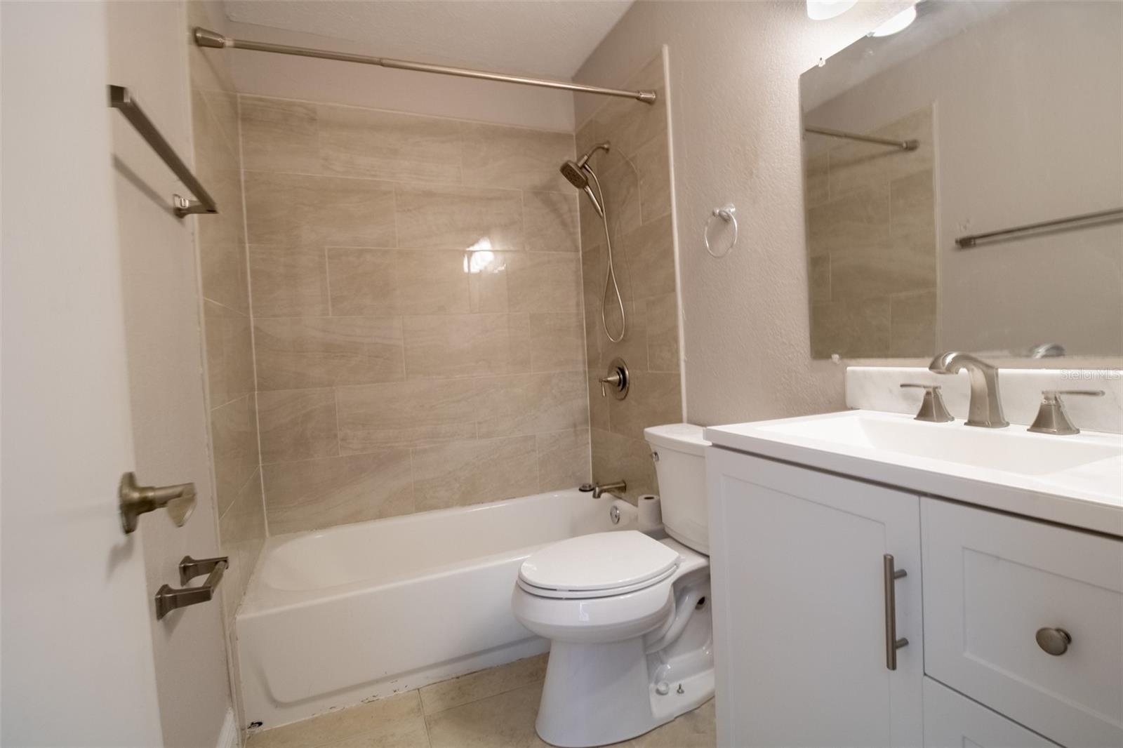 WHISPERING OAKS - Residential Lease