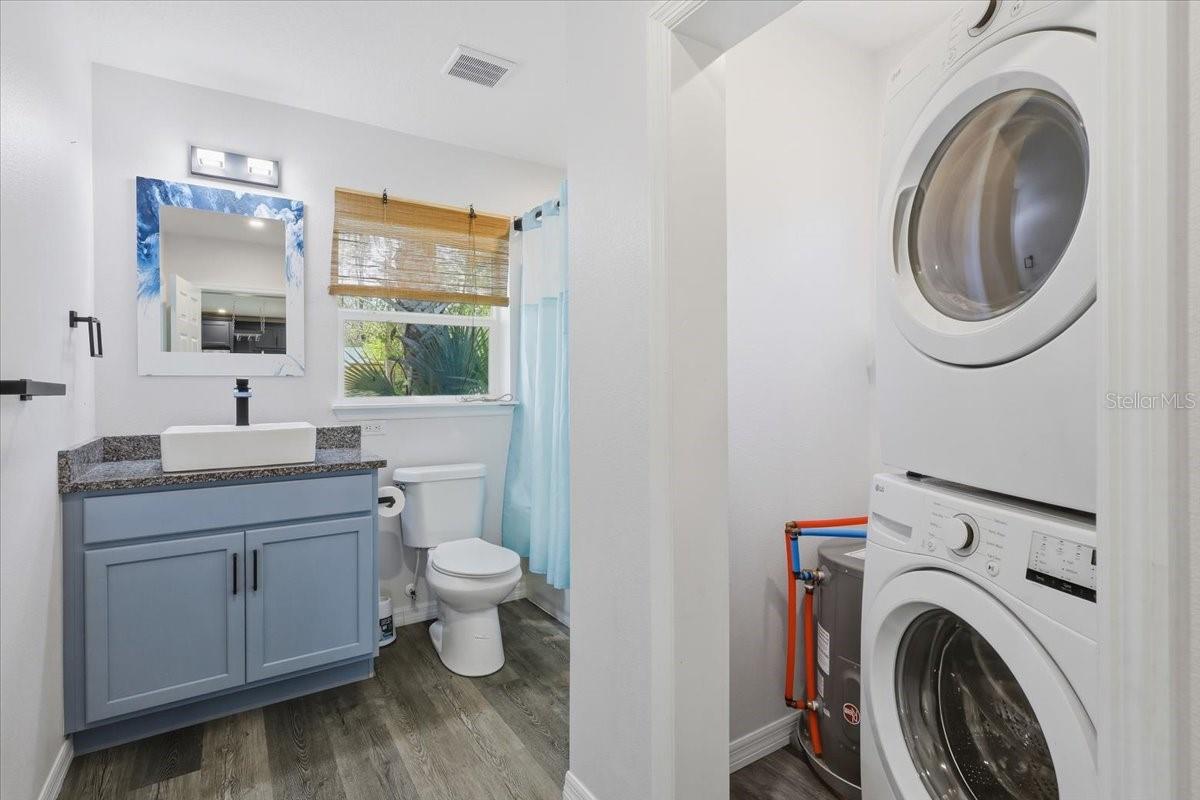 COLONY PARK - Residential