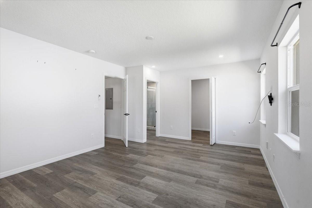 COLONY PARK - Residential