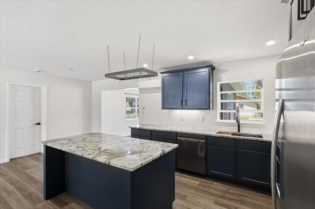 COLONY PARK - Residential