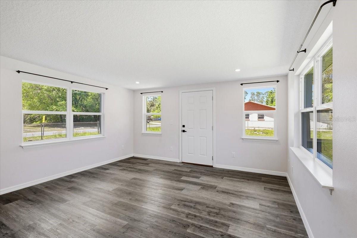 COLONY PARK - Residential