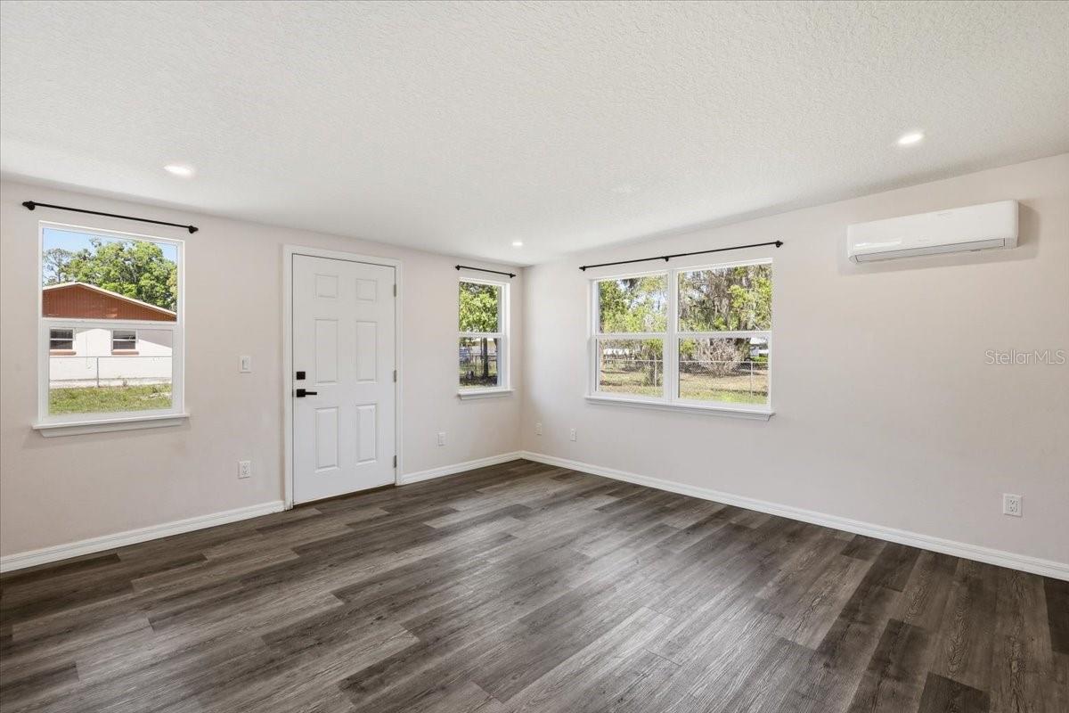 COLONY PARK - Residential