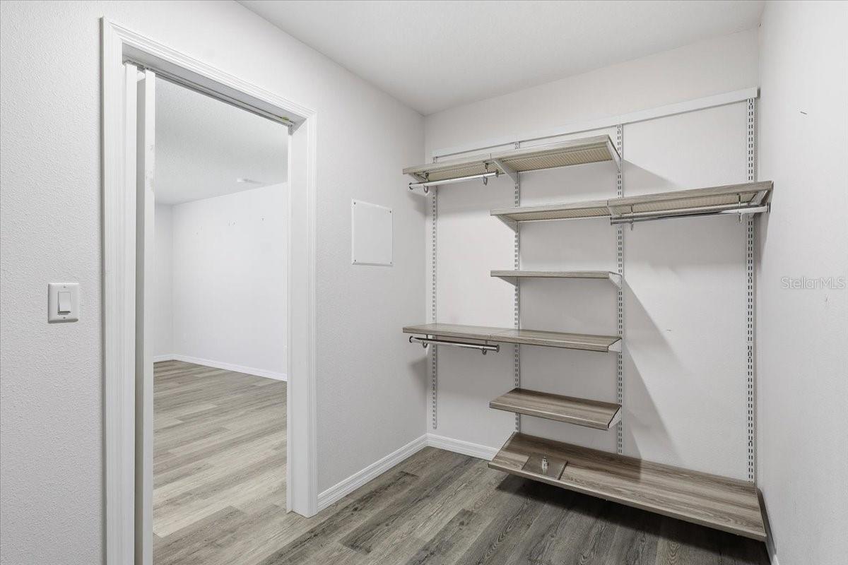 COLONY PARK - Residential