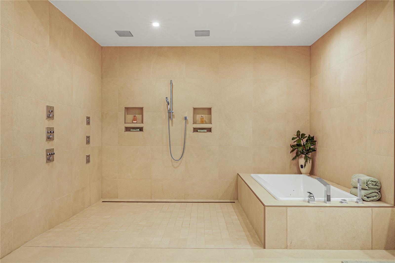 THE RITZ-CARLTON RESIDENCES, SARASOTA - Residential