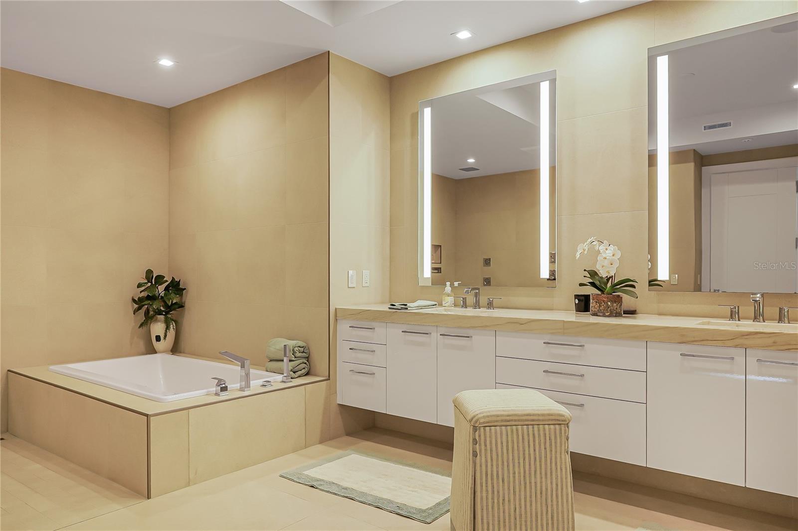 THE RITZ-CARLTON RESIDENCES, SARASOTA - Residential