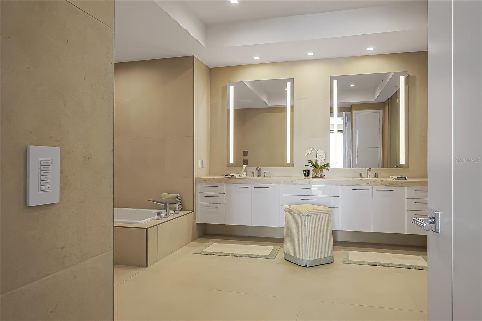 THE RITZ-CARLTON RESIDENCES, SARASOTA - Residential