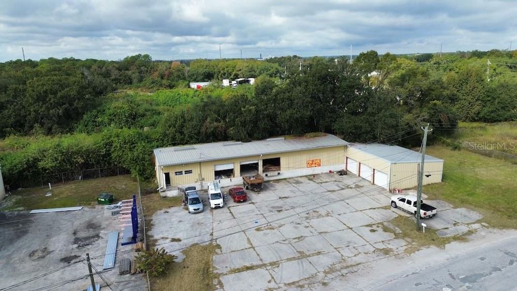 Photo of 125 Complex Drive, Lakeland, FL 33801 (MLS # L4957623)