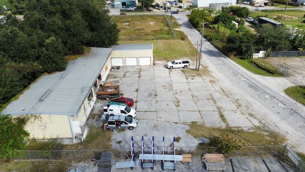 Photo of 125 Complex Drive, Lakeland, FL 33801 (MLS # L4957623)