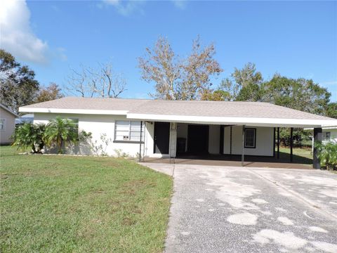 A home in LAKE WALES