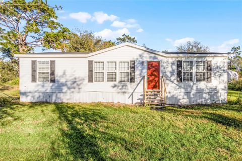 A home in FROSTPROOF