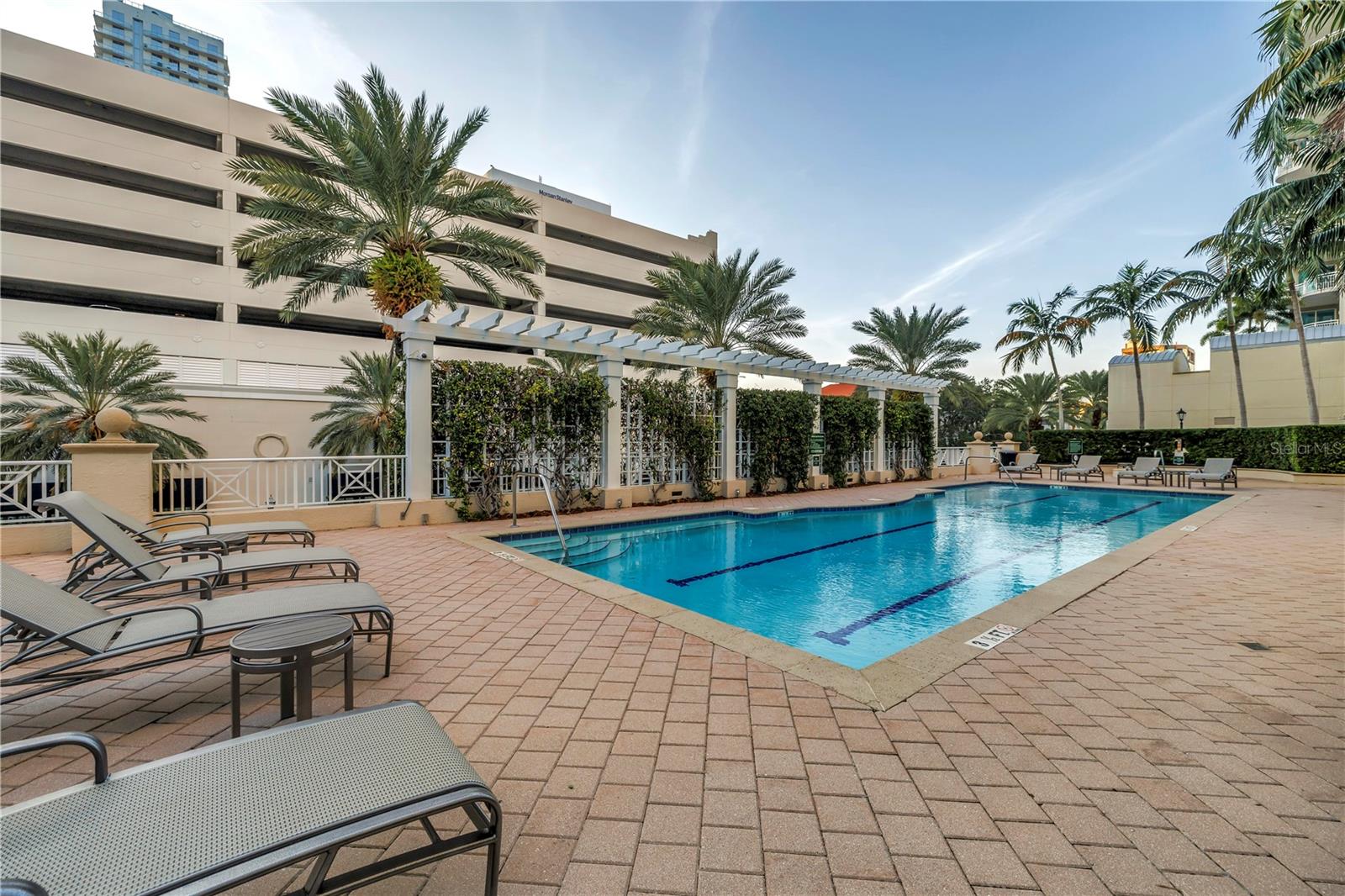 FLORENCIA CONDO - Residential