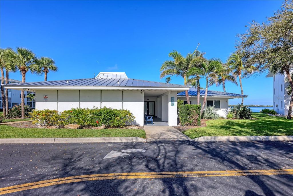 Sarasota Harbor East tract | Sarasota Real Estate 5 Photo of 769 John Ringling Boulevard #3, Sarasota, FL 34236 (MLS # A4664887)