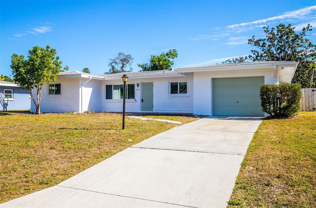 Photo of 2560 Tulip Street, Sarasota, FL 34239 (MLS # A4668326)