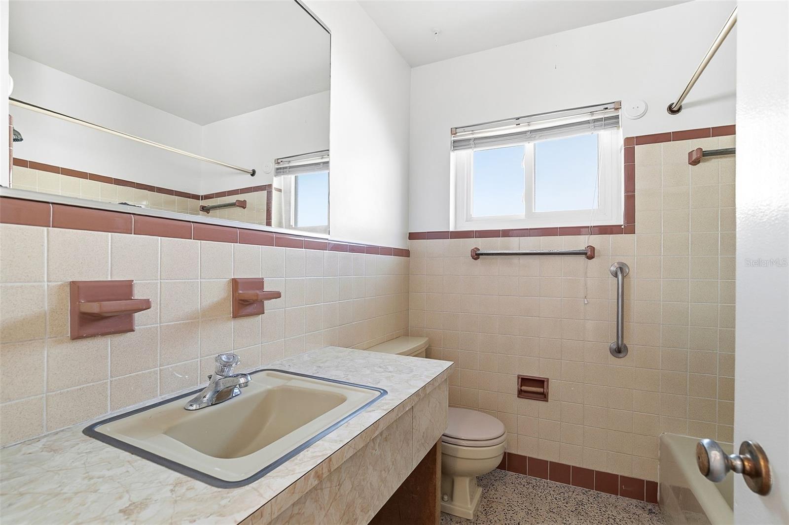 SOUTH GATE - Residential