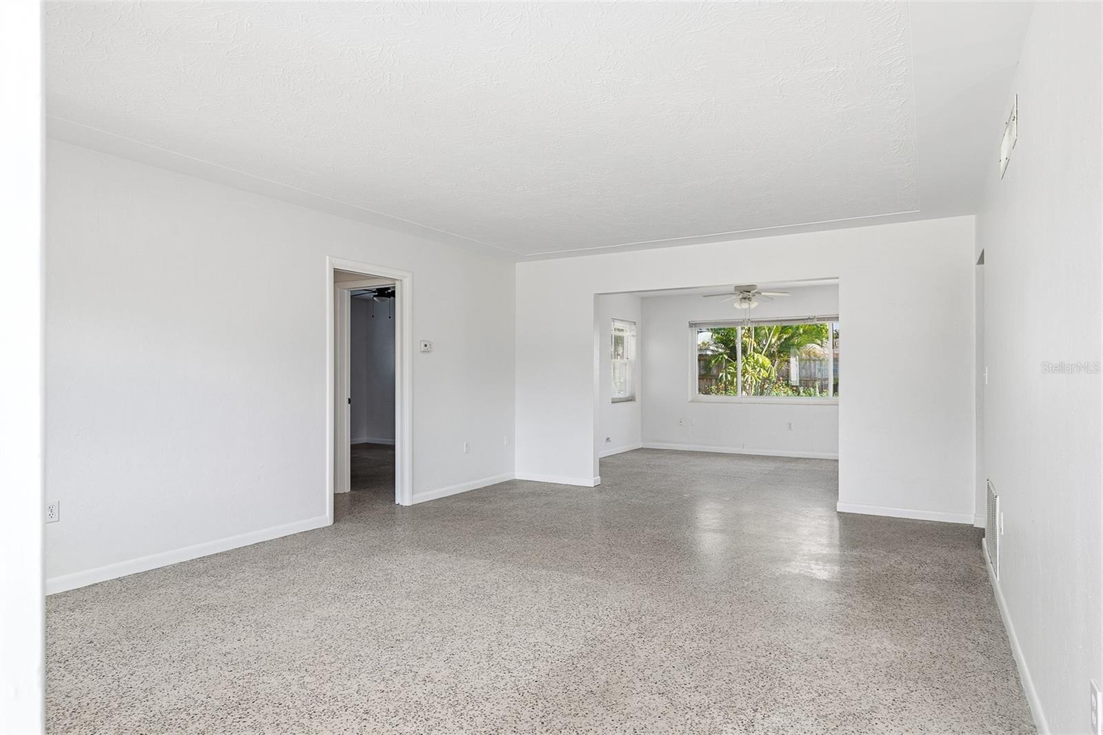 SOUTH GATE - Residential