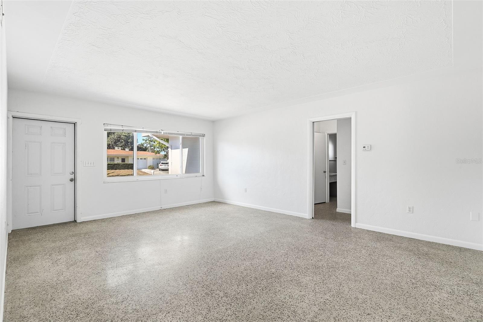 SOUTH GATE - Residential