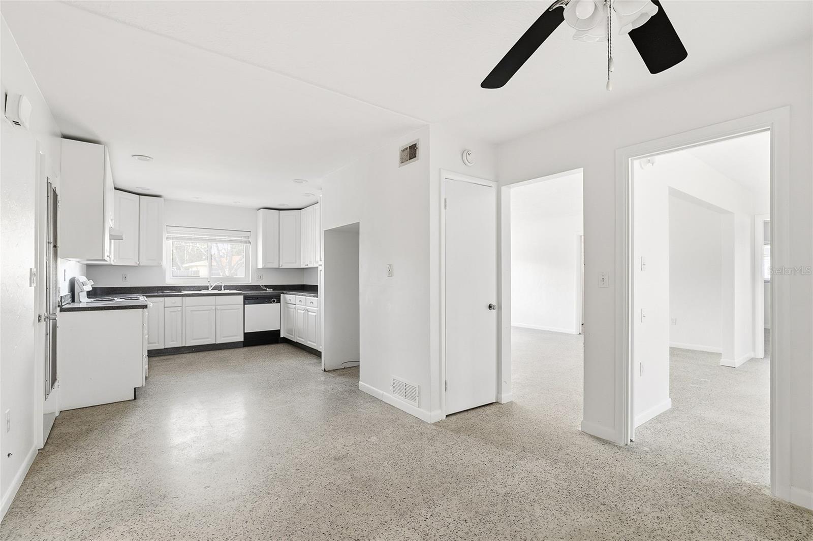 SOUTH GATE - Residential