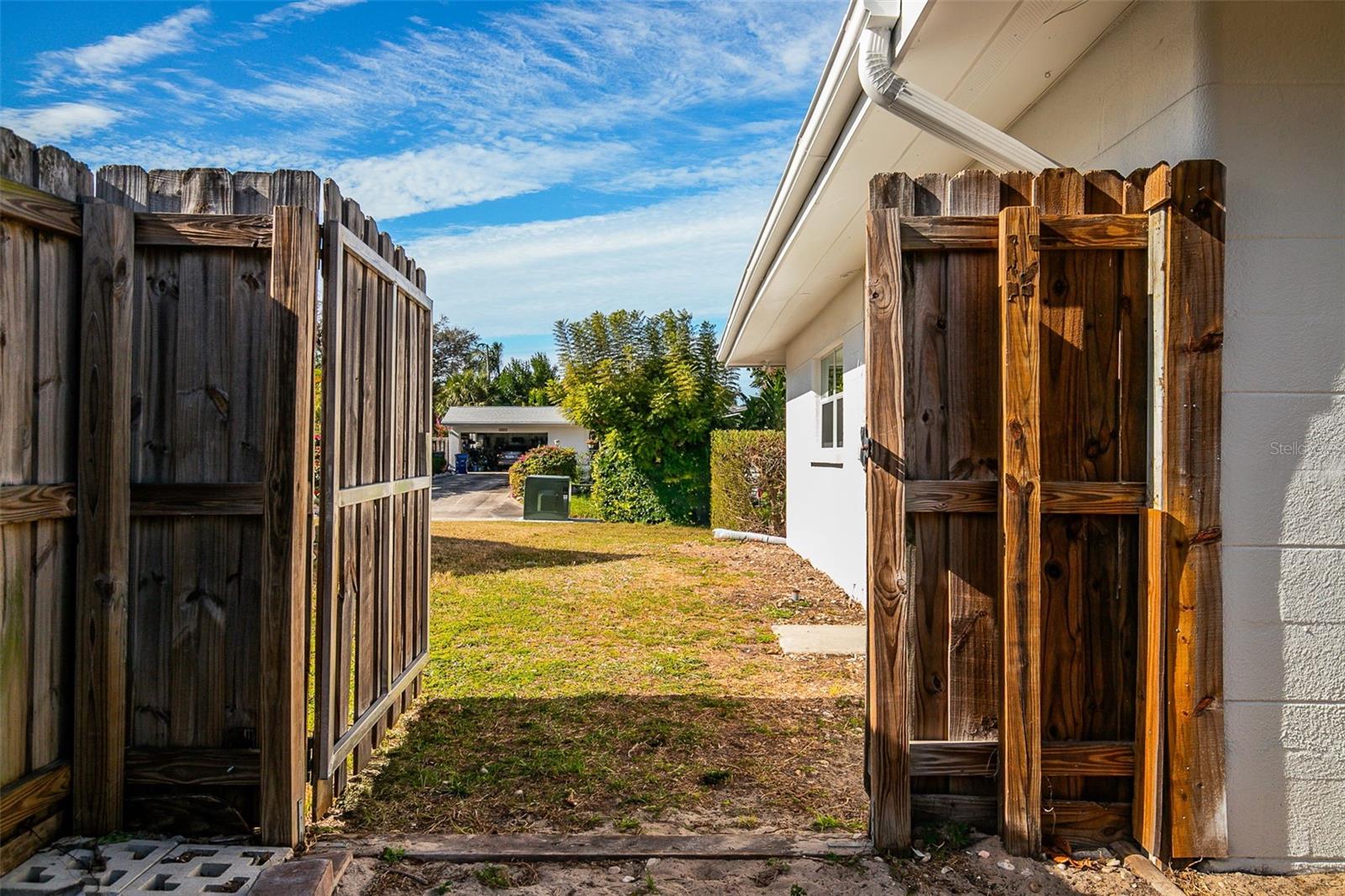 SOUTH GATE - Residential