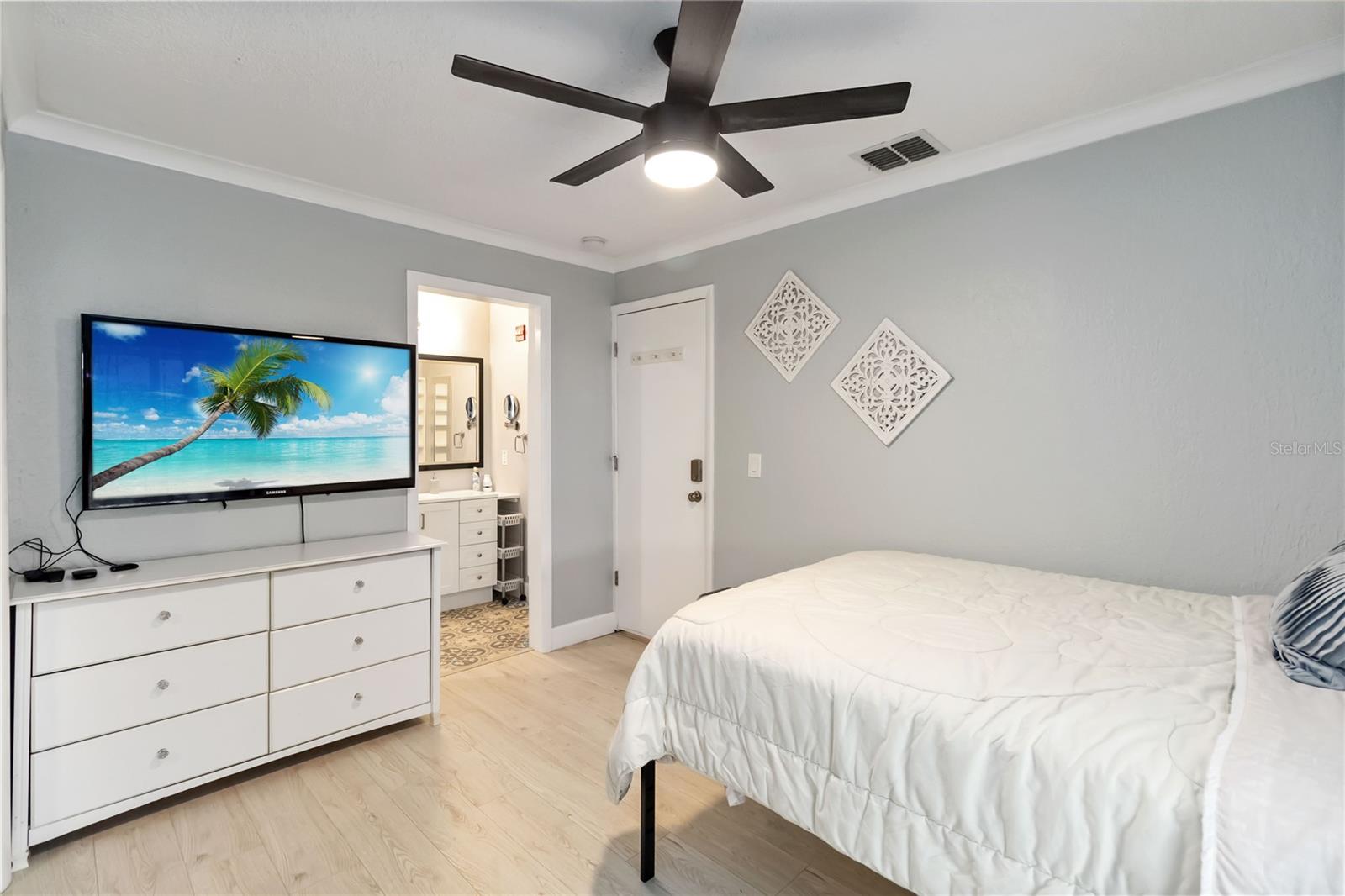 COUNTRY CLUB CIRCLE - Residential