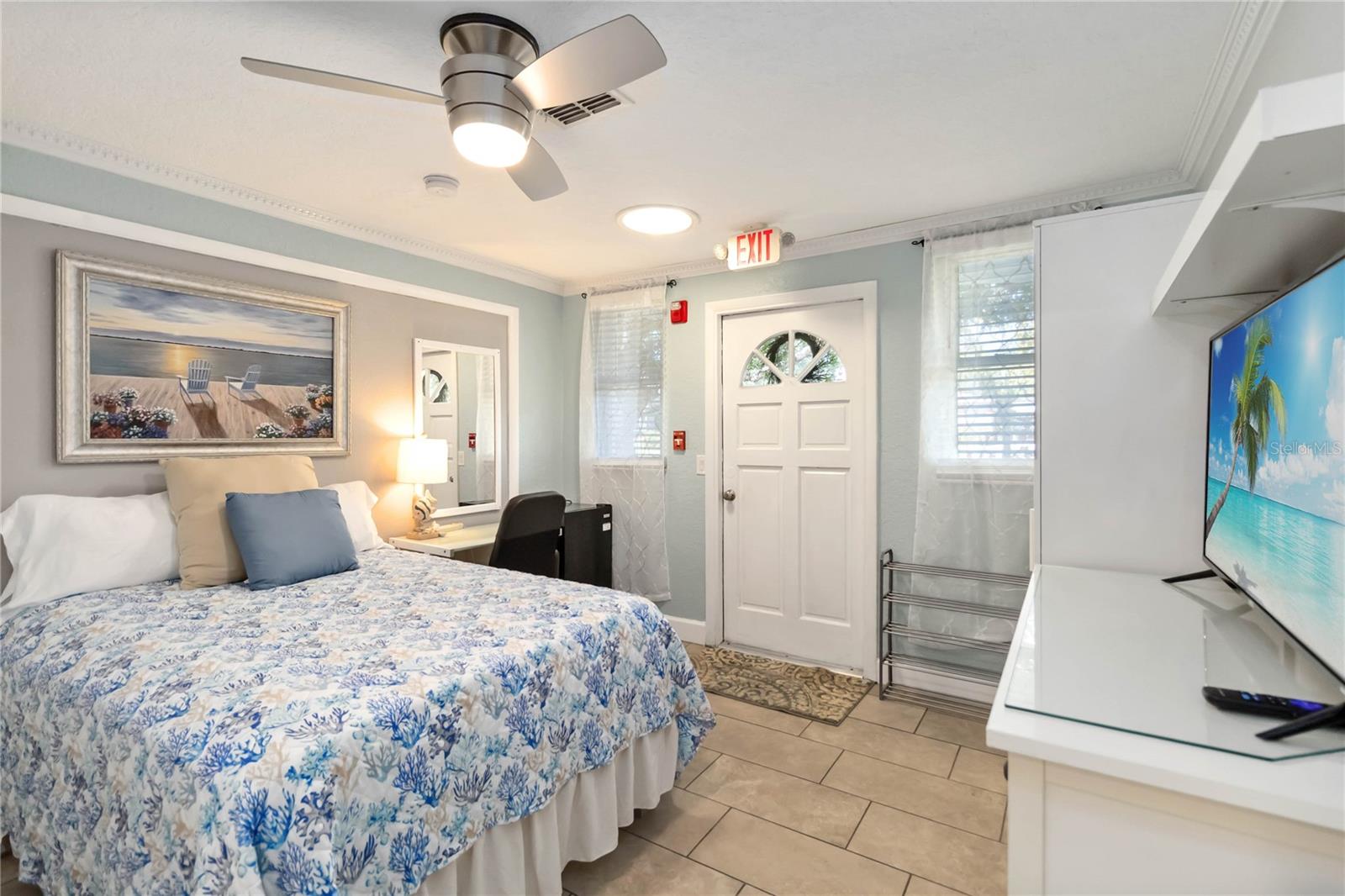 COUNTRY CLUB CIRCLE - Residential