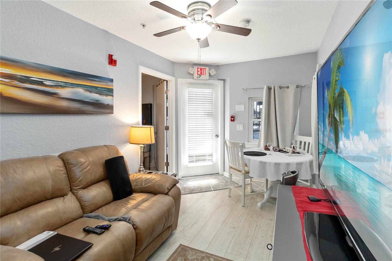 COUNTRY CLUB CIRCLE - Residential