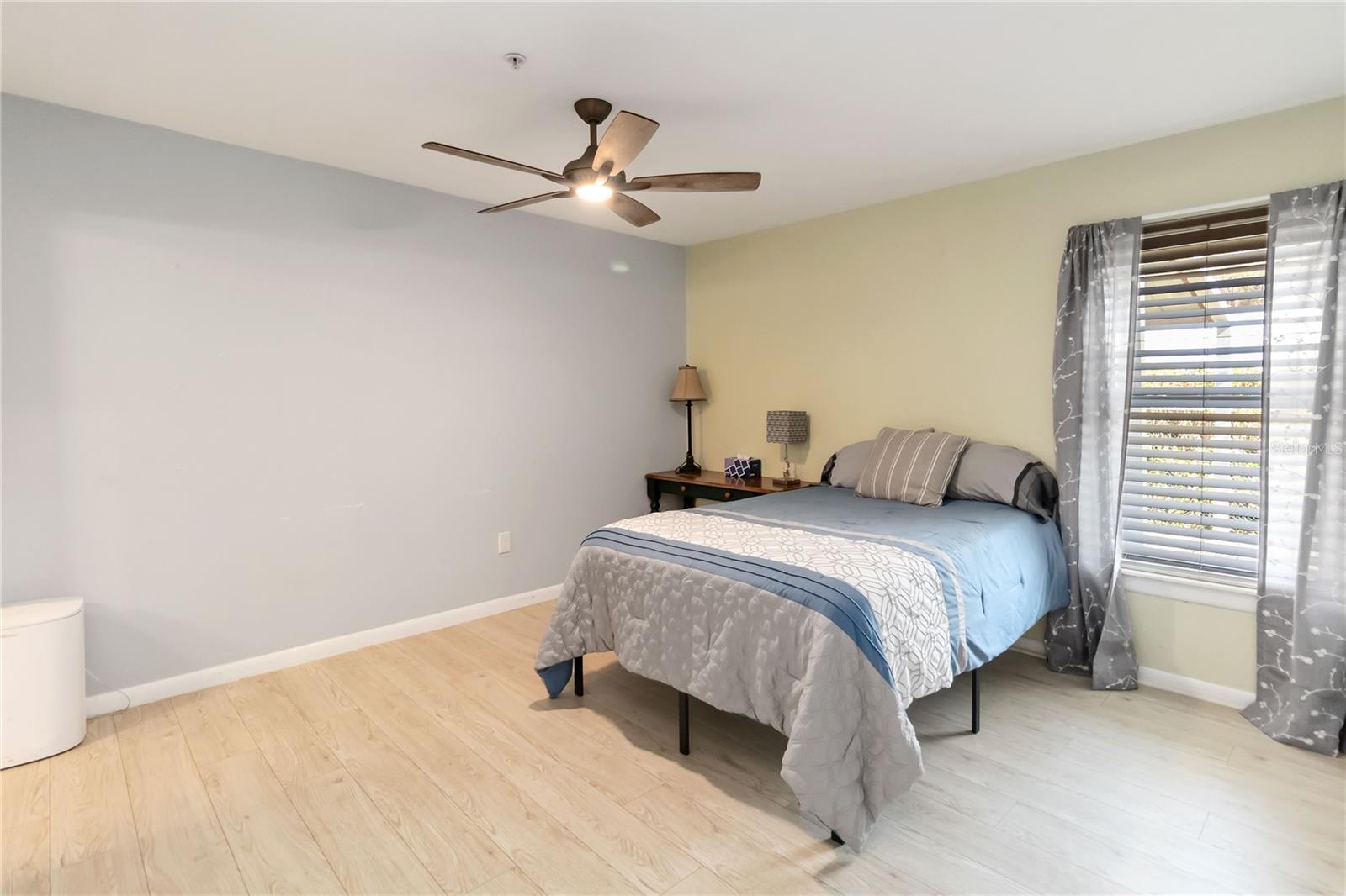 COUNTRY CLUB CIRCLE - Residential