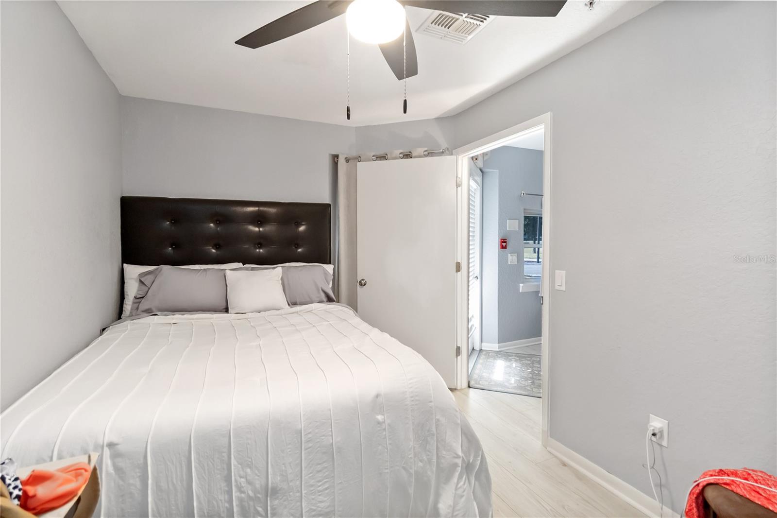 COUNTRY CLUB CIRCLE - Residential