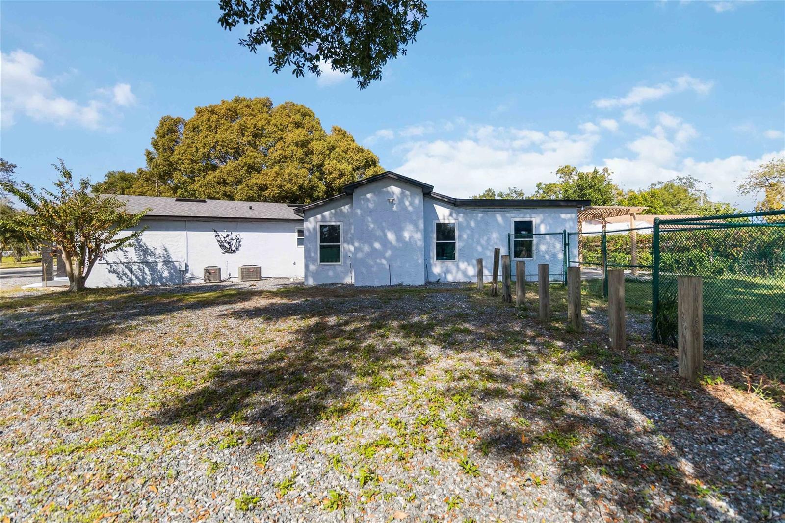 COUNTRY CLUB CIRCLE - Residential