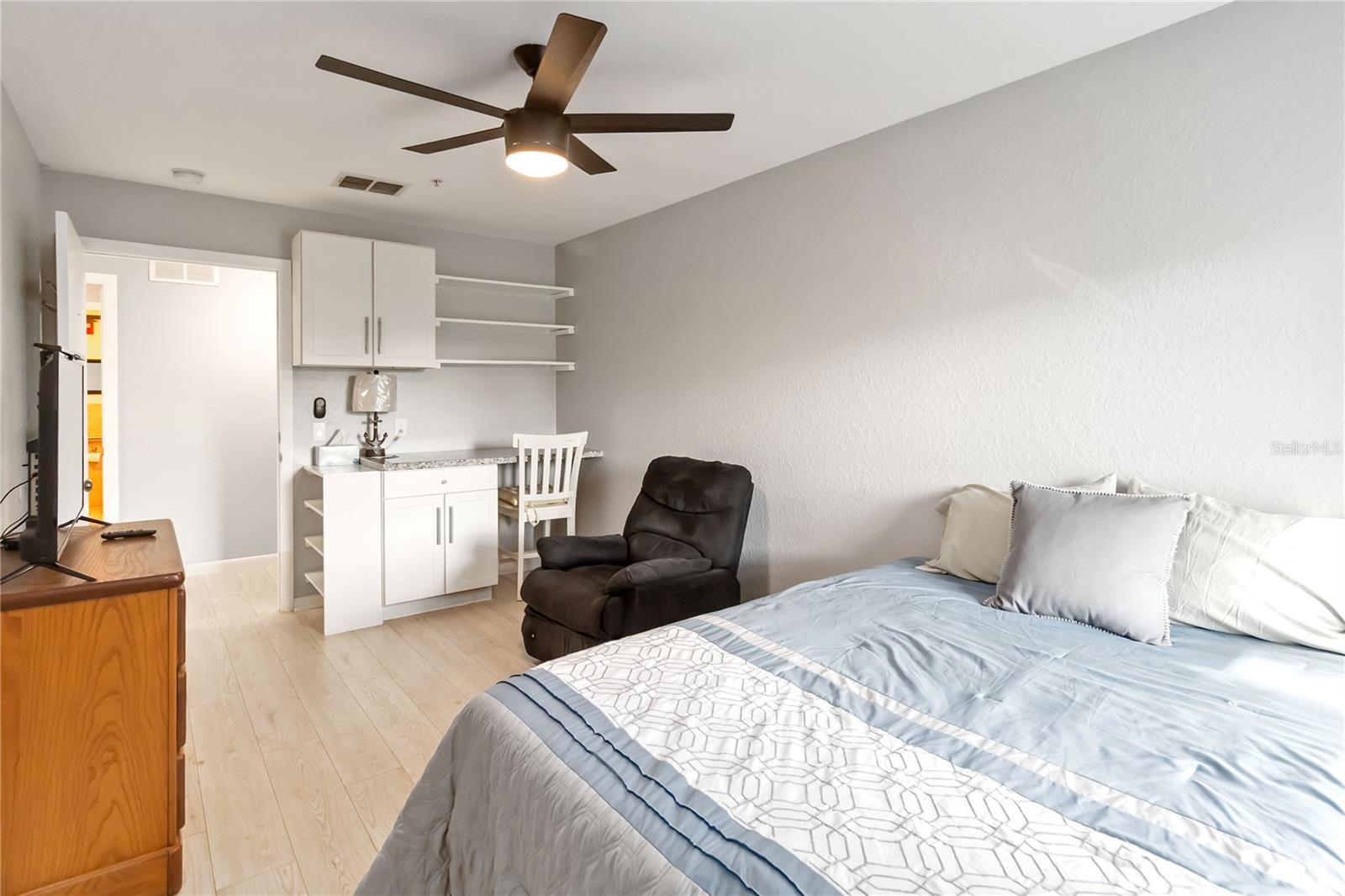 COUNTRY CLUB CIRCLE - Residential