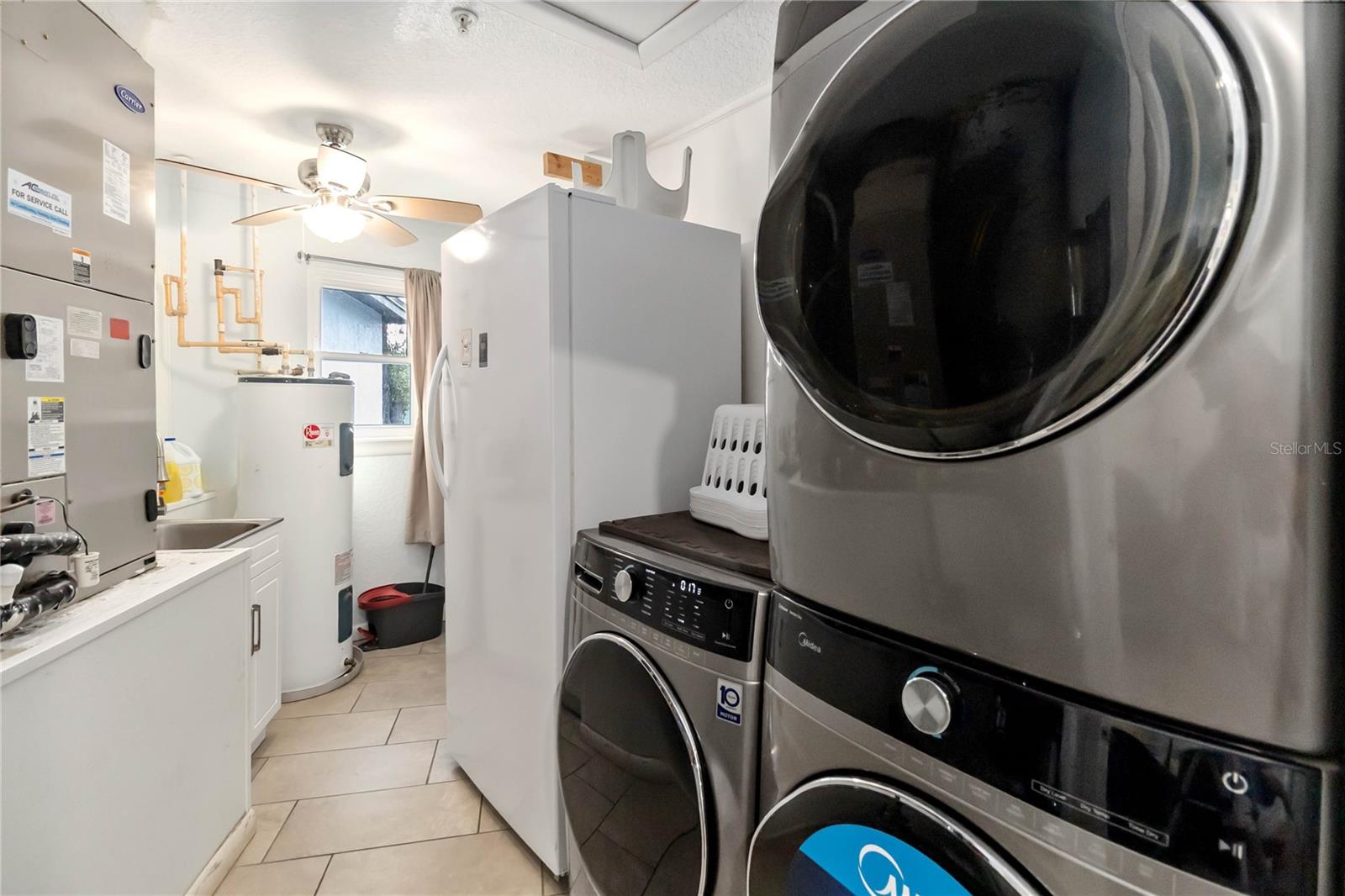 COUNTRY CLUB CIRCLE - Residential