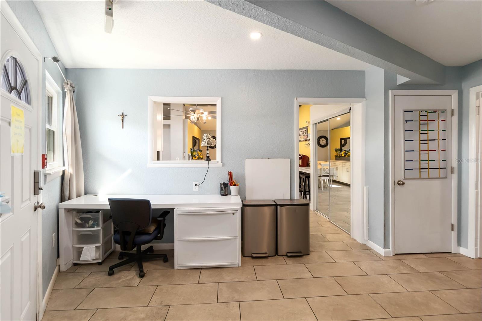 COUNTRY CLUB CIRCLE - Residential