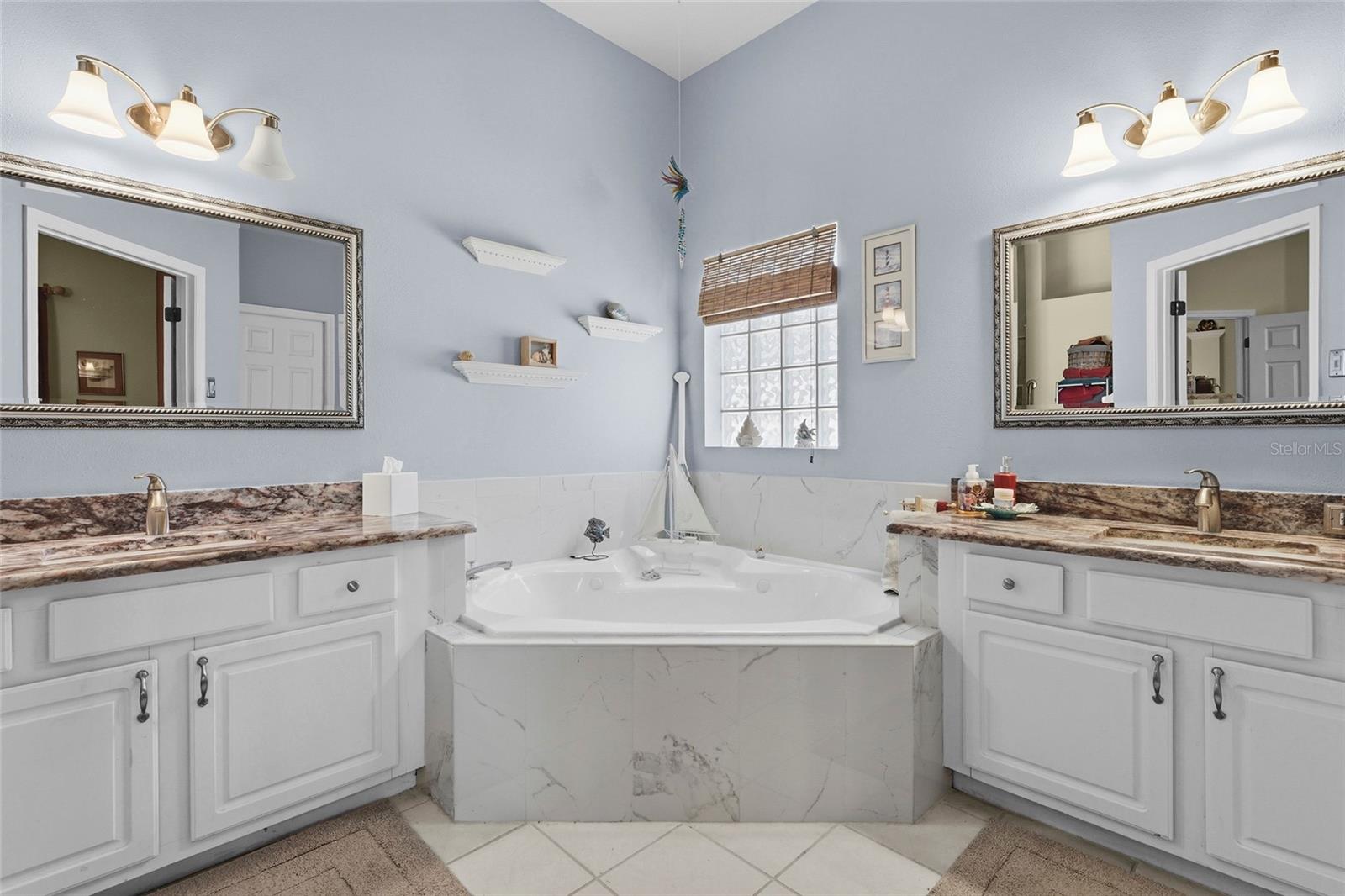 WOODMERE LAKES - Residential