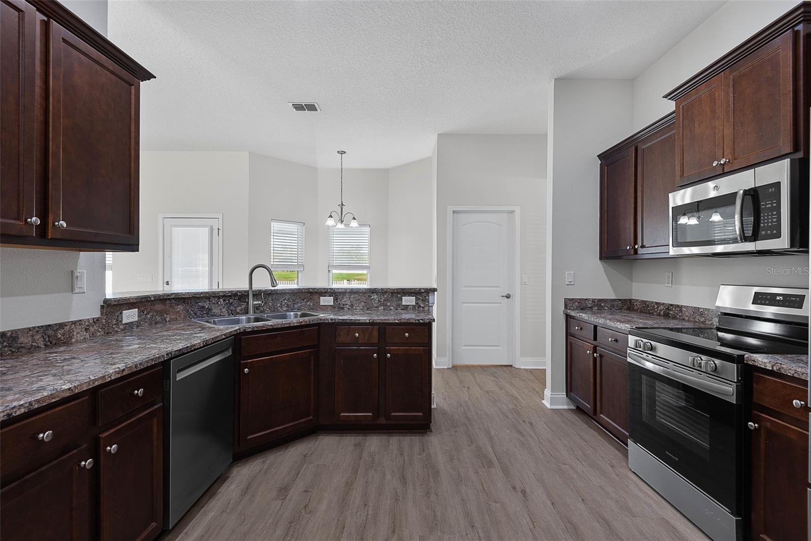 EAGLE LAKES PH 1 SEC 1 - Residential