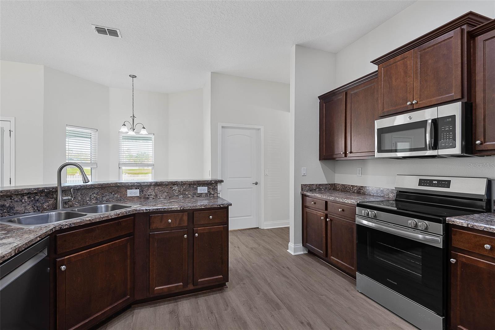 EAGLE LAKES PH 1 SEC 1 - Residential