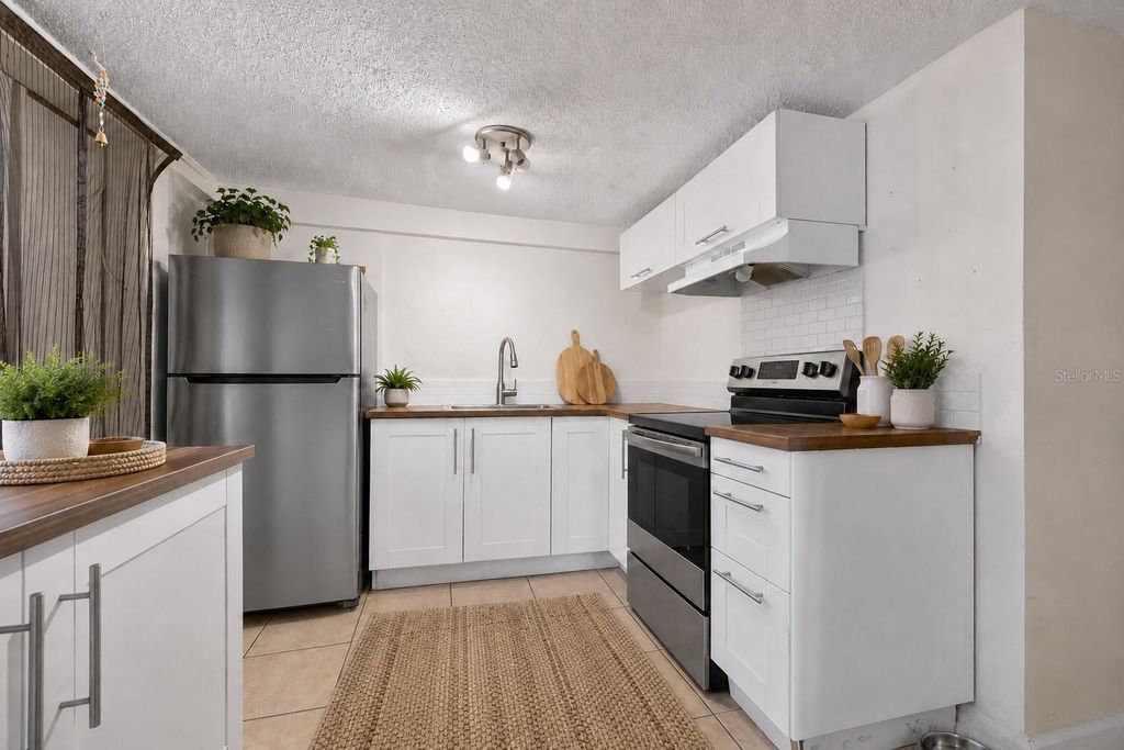 Photo of 1059 5th Street N, St Petersburg, FL 33701 (MLS # A4695855)