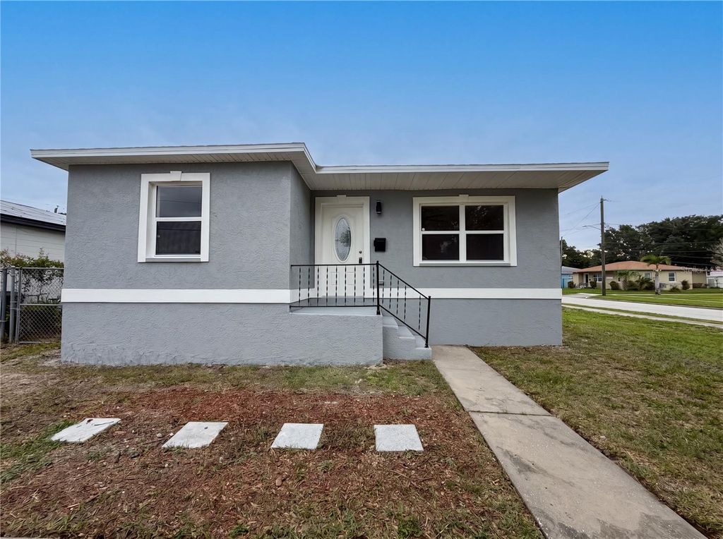 Photo of 845 40th Avenue S, St Petersburg, FL 33705 (MLS # O6414082)