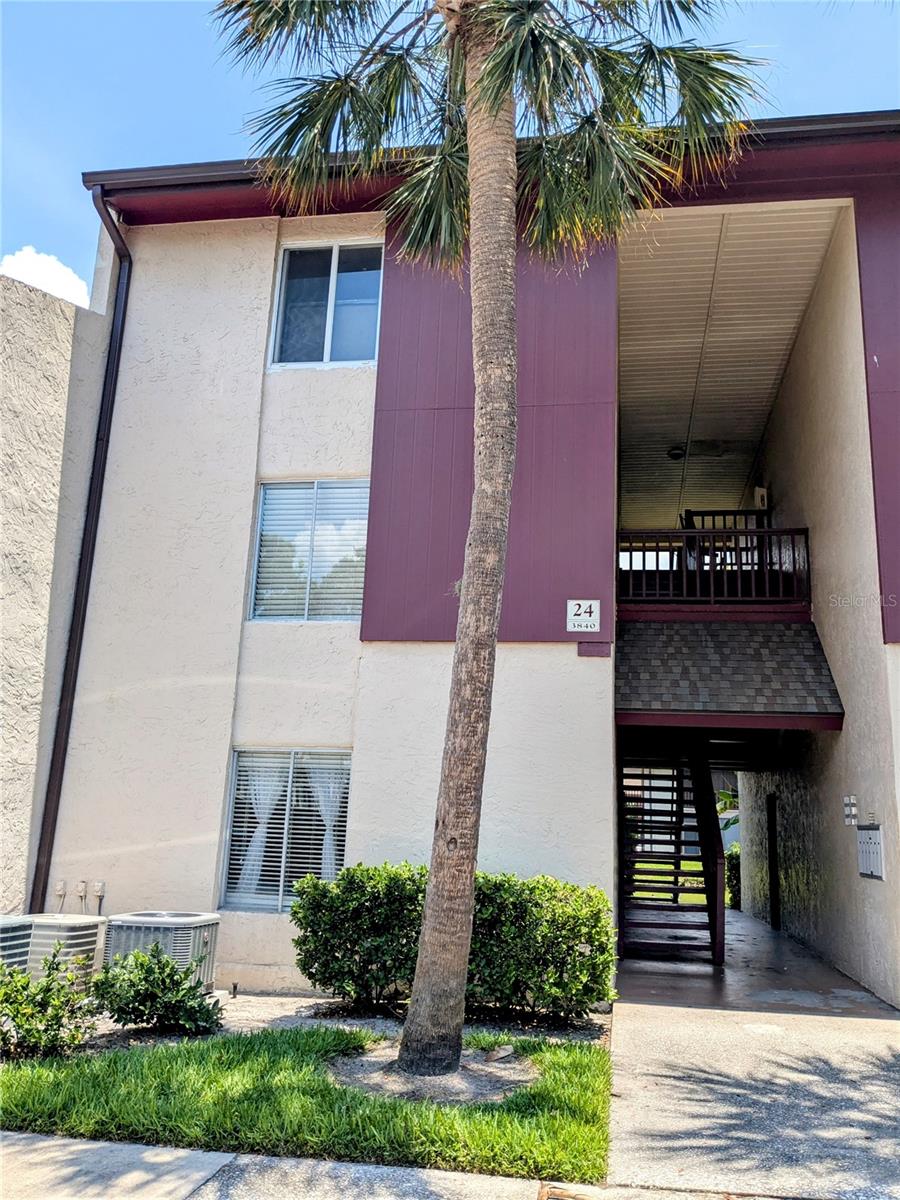 Move-In Ready 1BR/1BA Condo in Gated Community
Don’t miss this clean, updated second-floor condo in Whisper Lake! Freshly painted with brand-new vinyl flooring—no carpet. Features include a large bedroom with walk-in closet, open living/dining area, kitchen with breakfast bar, and a screened patio with a quiet view.
Great location just off Dale Mabry Hwy with easy access to I-275, shopping, dining, and more. Only minutes to Downtown Tampa, Raymond James Stadium, and ZooTampa.
Community has 3 pools, a clubhouse, pond views, and laundry steps from your door.
Priced to sell – schedule your showing today!