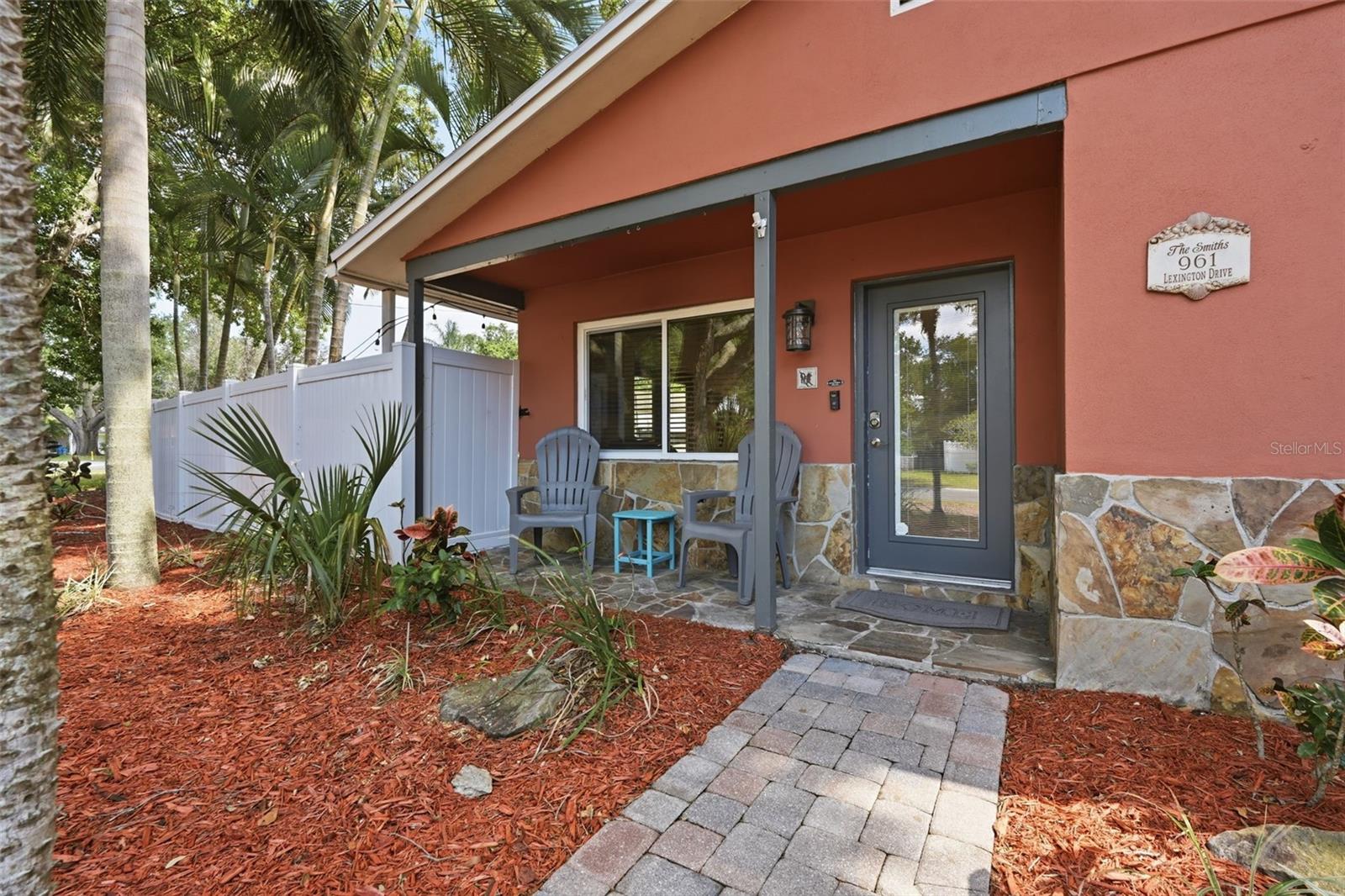 961 LEXINGTON DRIVE