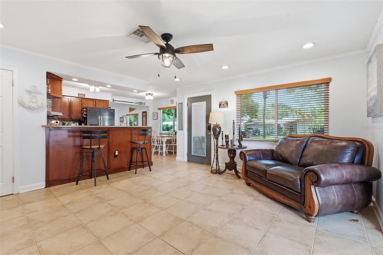 961 LEXINGTON DRIVE