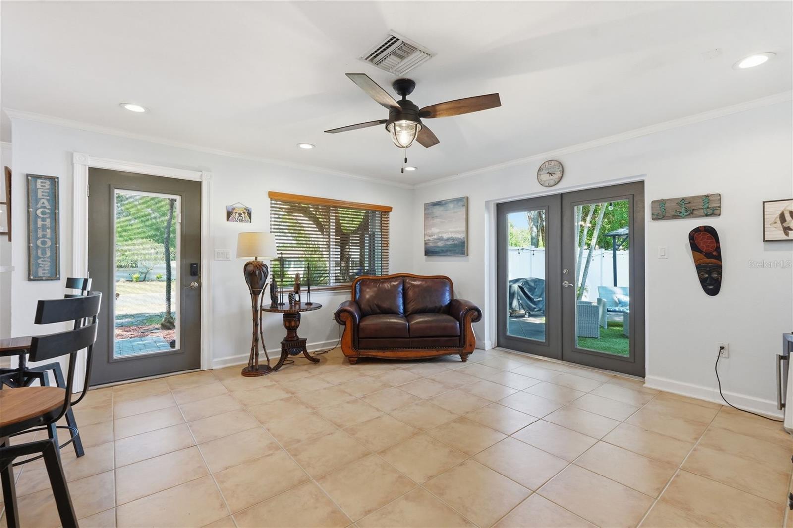 961 LEXINGTON DRIVE