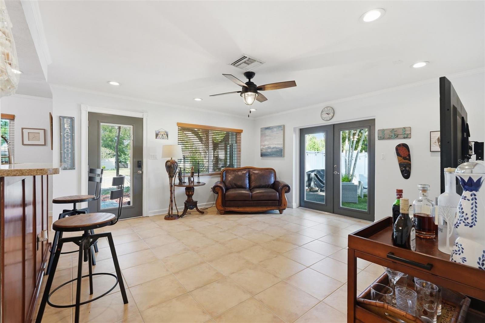 961 LEXINGTON DRIVE