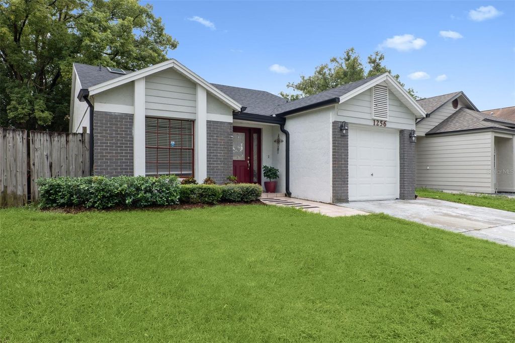 Photo of 1256 Pin Oak Drive, Apopka, FL 32703 (MLS # O6351321)