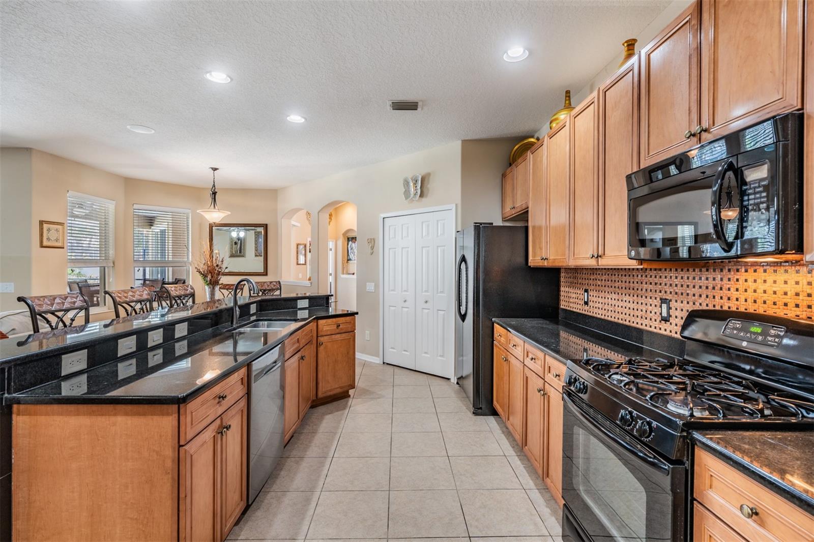 LAKESHORE RANCH - Residential