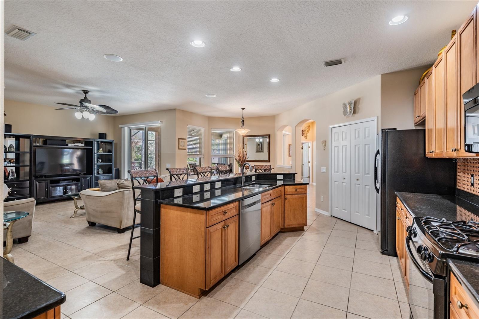 LAKESHORE RANCH - Residential