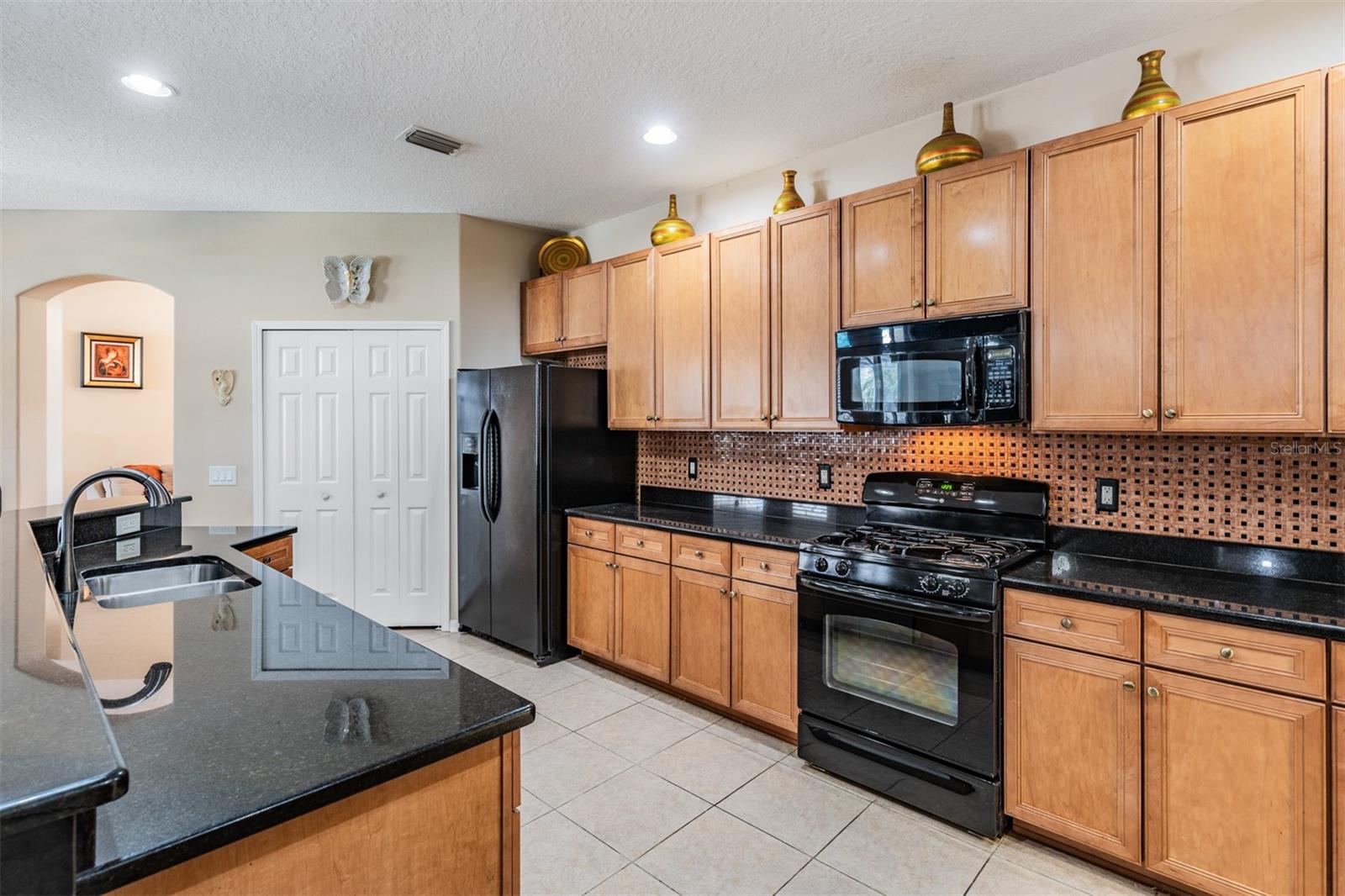 LAKESHORE RANCH - Residential