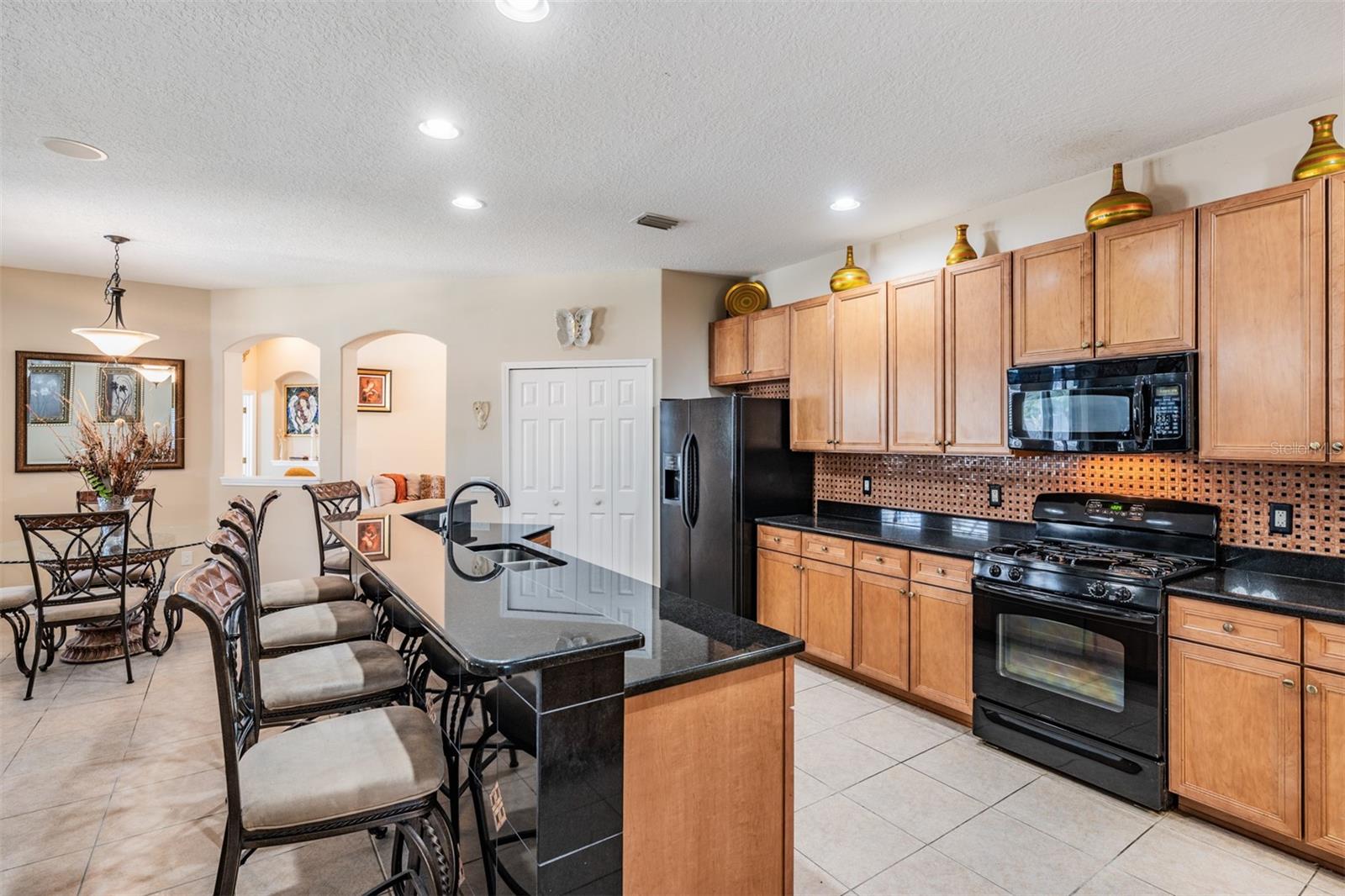 LAKESHORE RANCH - Residential