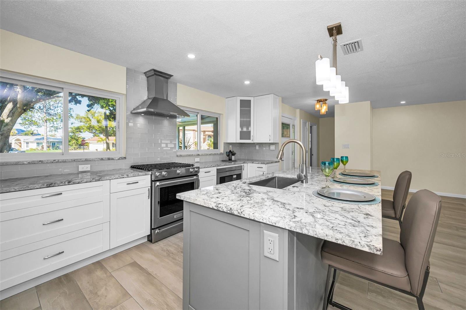 HARBOR VIEW VILLAS 1ST ADD - Residential