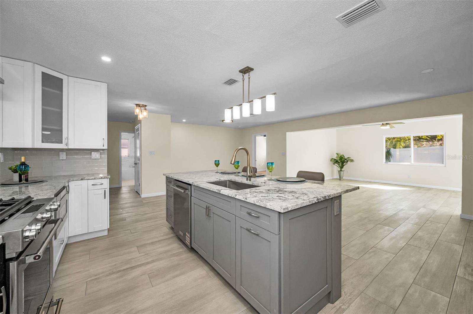 HARBOR VIEW VILLAS 1ST ADD - Residential